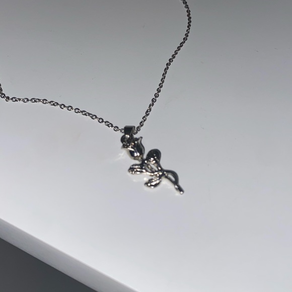 Urban Outfitters Silver Rose Necklace - Picture 3 of 3